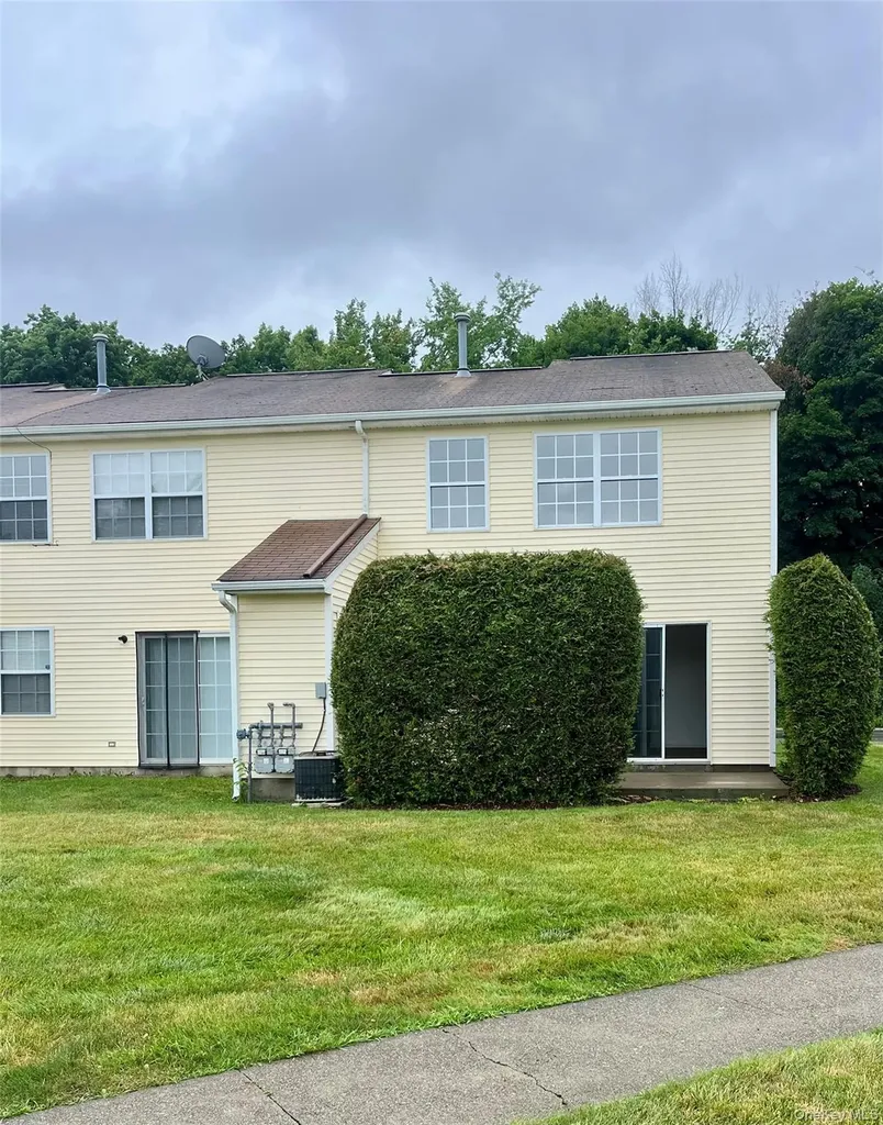 49 Woodlake Drive Middletown NY 10940