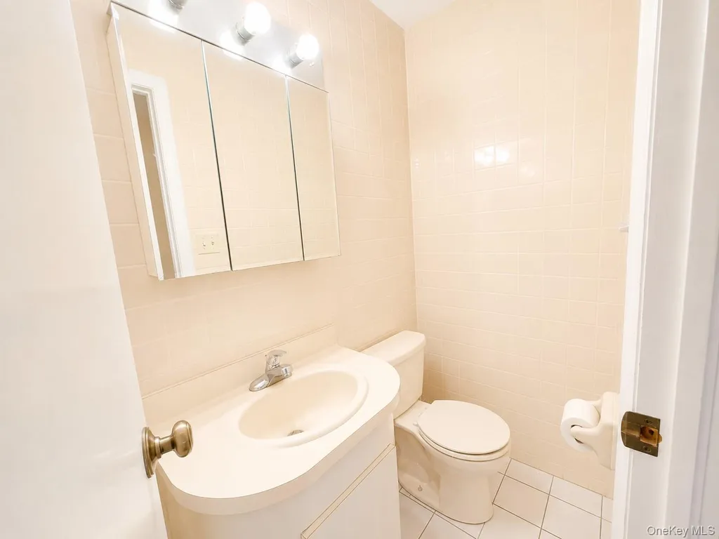 8018 217th Queens Village NY 11427