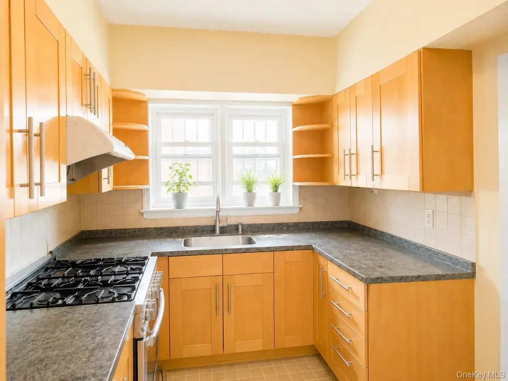 8018 217th Queens Village NY 11427