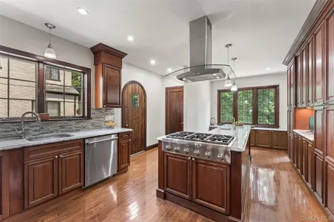 40 Parkview Drive Bronxville NY 10708