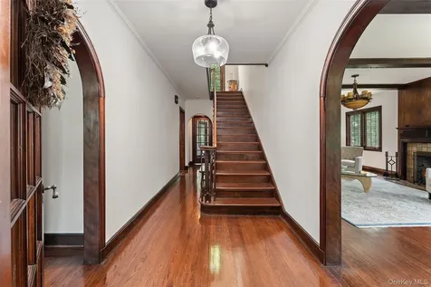 40 Parkview Drive Bronxville NY 10708