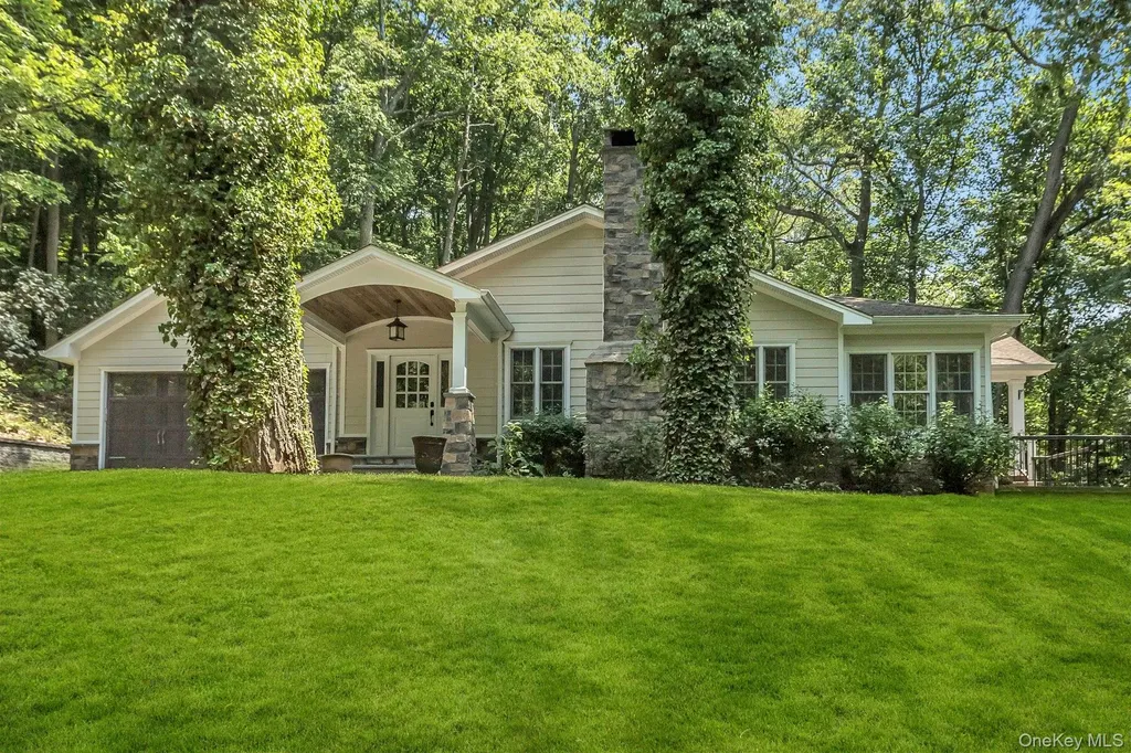 10 Laurel Cove Road Oyster Bay NY 11771