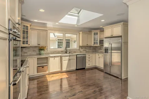 10 Laurel Cove Road Oyster Bay NY 11771