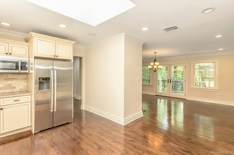 10 Laurel Cove Road Oyster Bay NY 11771