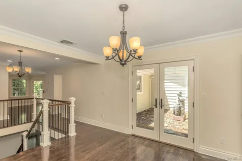10 Laurel Cove Road Oyster Bay NY 11771
