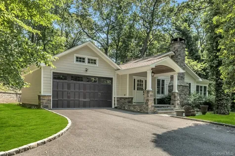 10 Laurel Cove Road Oyster Bay NY 11771