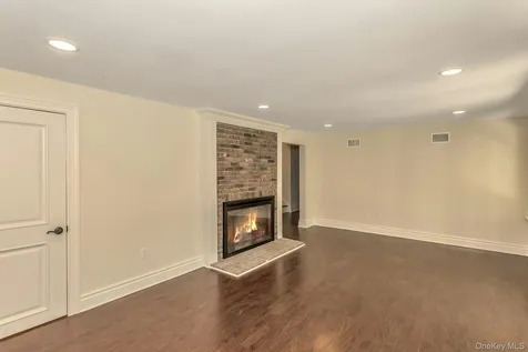 10 Laurel Cove Road Oyster Bay NY 11771