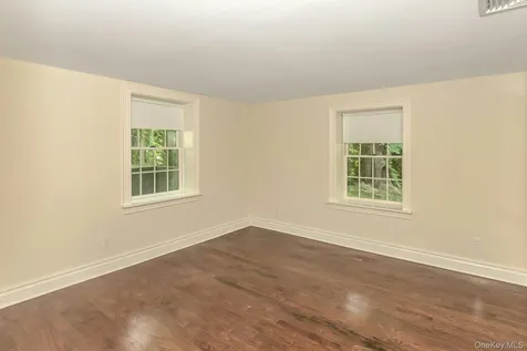 10 Laurel Cove Road Oyster Bay NY 11771