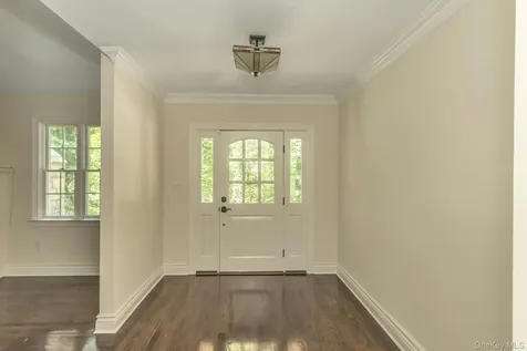 10 Laurel Cove Road Oyster Bay NY 11771