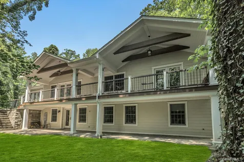 10 Laurel Cove Road Oyster Bay NY 11771