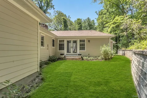 10 Laurel Cove Road Oyster Bay NY 11771