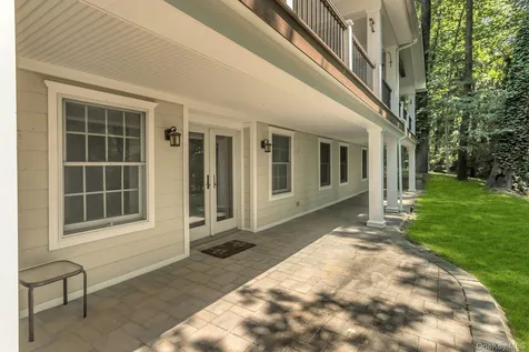 10 Laurel Cove Road Oyster Bay NY 11771
