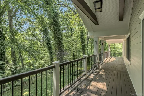 10 Laurel Cove Road Oyster Bay NY 11771