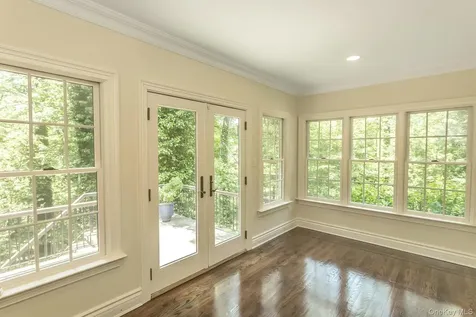 10 Laurel Cove Road Oyster Bay NY 11771