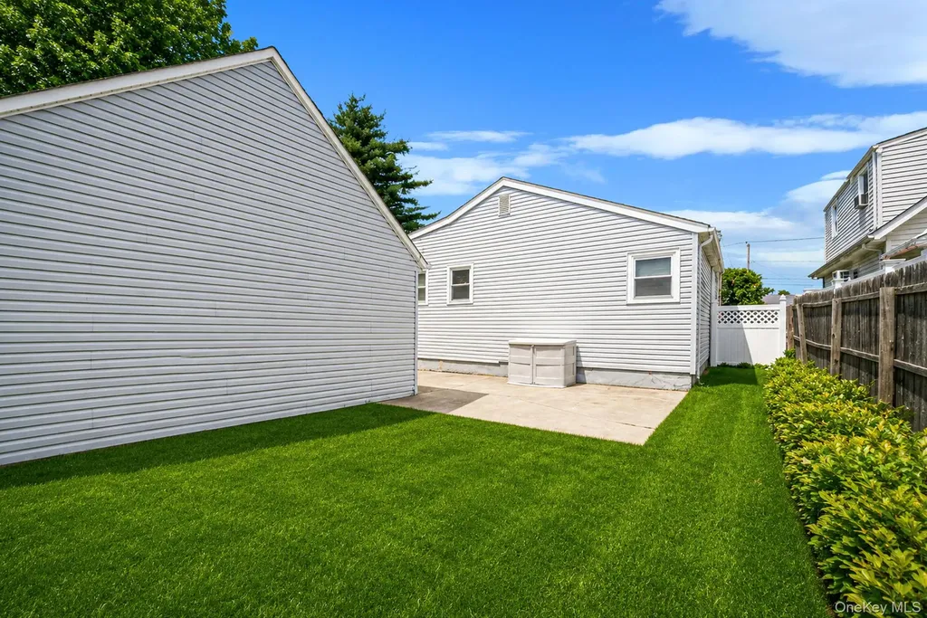 426 N 4th Street Lindenhurst NY 11757