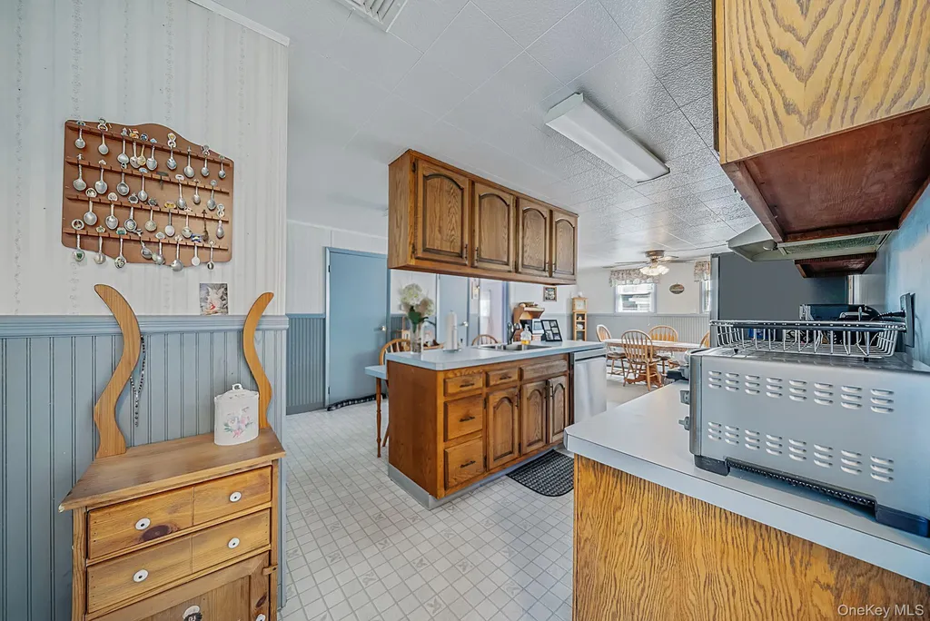 426 N 4th Street Lindenhurst NY 11757