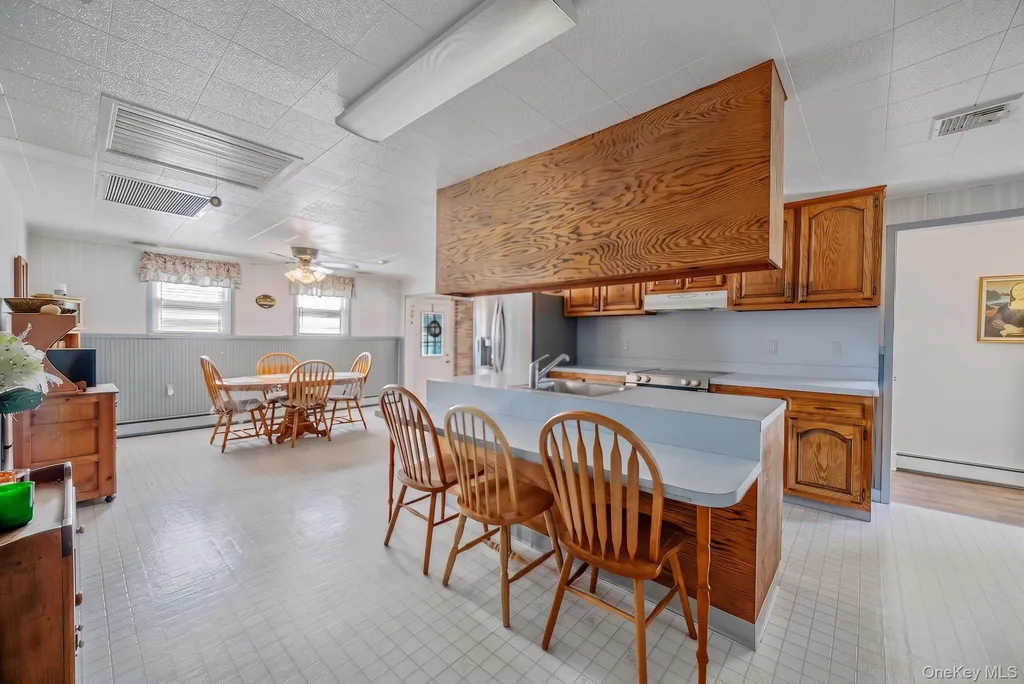 426 N 4th Street Lindenhurst NY 11757