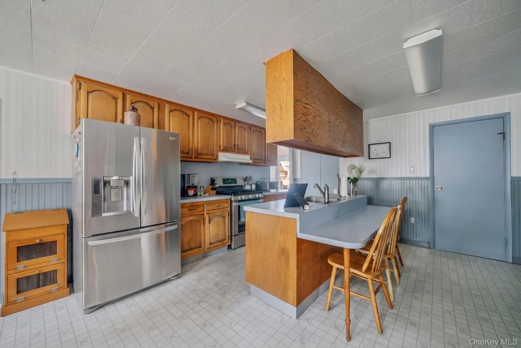 426 N 4th Street Lindenhurst NY 11757