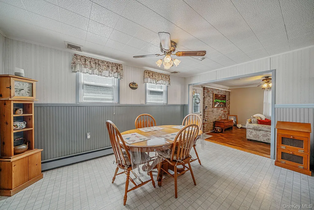 426 N 4th Street Lindenhurst NY 11757