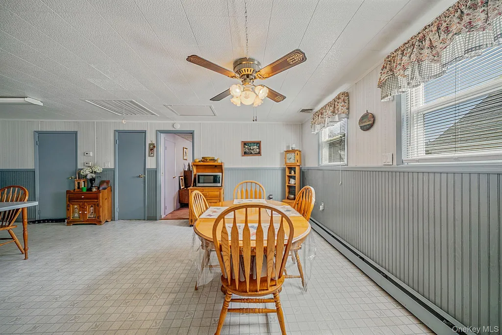 426 N 4th Street Lindenhurst NY 11757