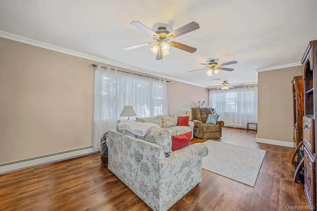 426 N 4th Street Lindenhurst NY 11757