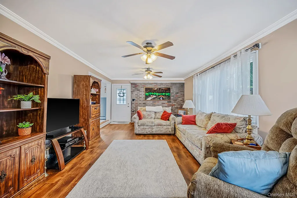 426 N 4th Street Lindenhurst NY 11757