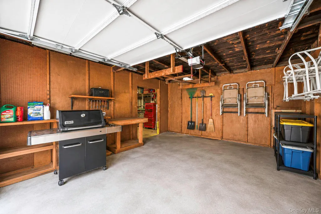 426 N 4th Street Lindenhurst NY 11757