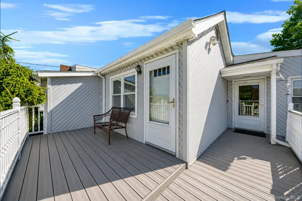 426 N 4th Street Lindenhurst NY 11757