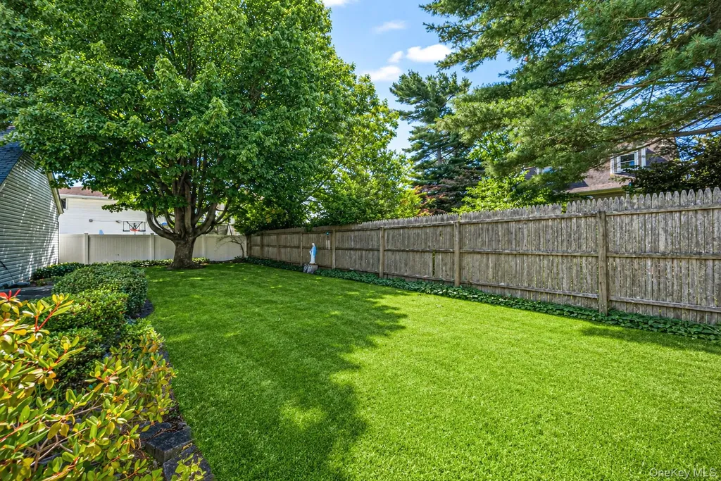 426 N 4th Street Lindenhurst NY 11757