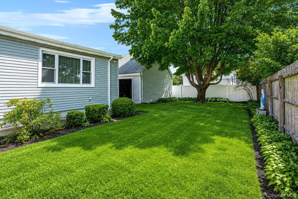 426 N 4th Street Lindenhurst NY 11757