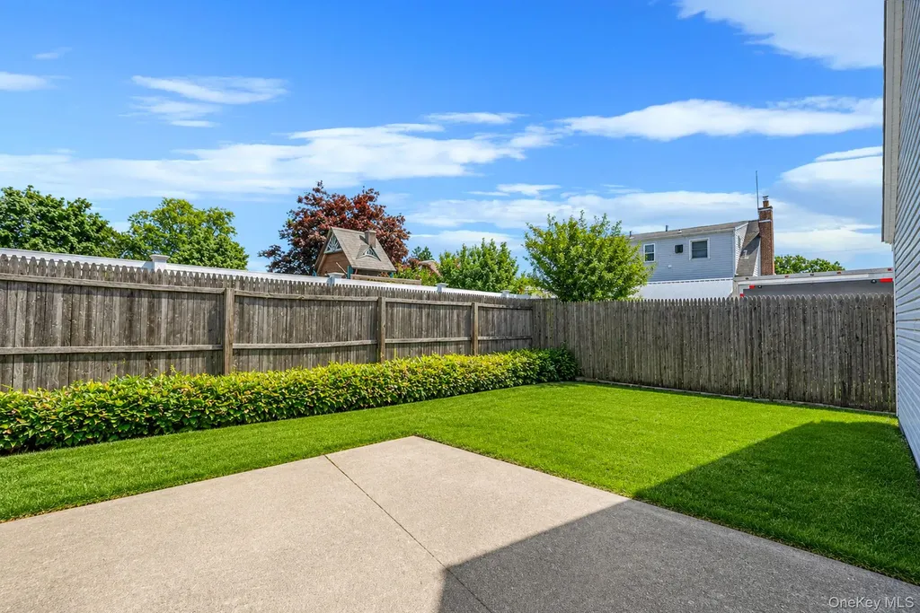 426 N 4th Street Lindenhurst NY 11757