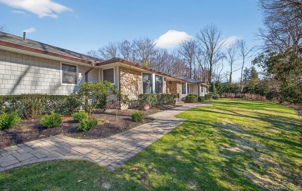 15 Tiber Road Oyster Bay Cove NY 11791