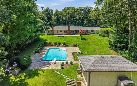 15 Tiber Road Oyster Bay Cove NY 11791