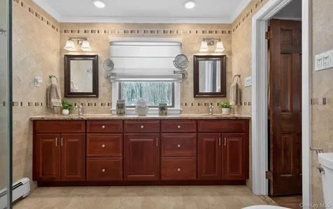 15 Tiber Road Oyster Bay Cove NY 11791