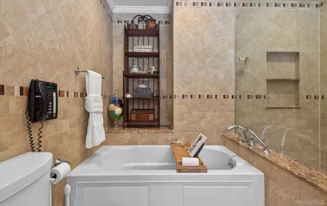 15 Tiber Road Oyster Bay Cove NY 11791