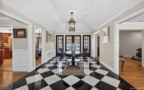 15 Tiber Road Oyster Bay Cove NY 11791