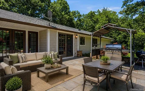 15 Tiber Road Oyster Bay Cove NY 11791