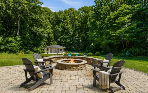 15 Tiber Road Oyster Bay Cove NY 11791