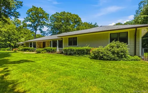 15 Tiber Road Oyster Bay Cove NY 11791