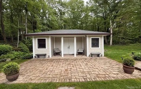15 Tiber Road Oyster Bay Cove NY 11791