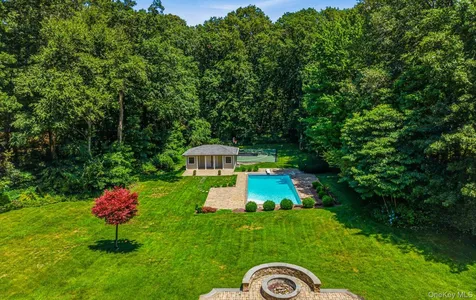 15 Tiber Road Oyster Bay Cove NY 11791