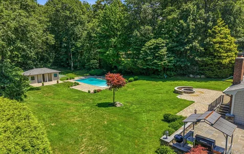 15 Tiber Road Oyster Bay Cove NY 11791