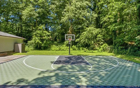 15 Tiber Road Oyster Bay Cove NY 11791