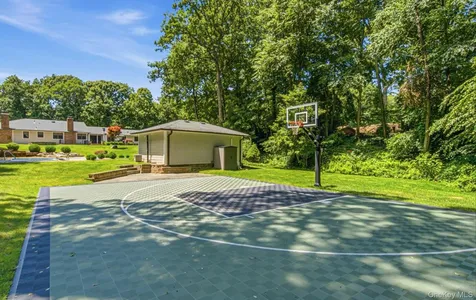 15 Tiber Road Oyster Bay Cove NY 11791