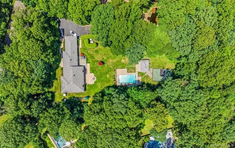15 Tiber Road Oyster Bay Cove NY 11791