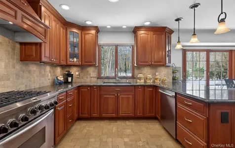 15 Tiber Road Oyster Bay Cove NY 11791