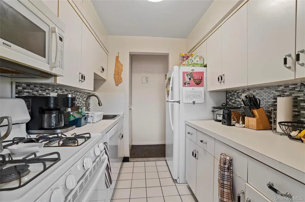 71-49 Metropolitan Avenue Middle Village NY 11379