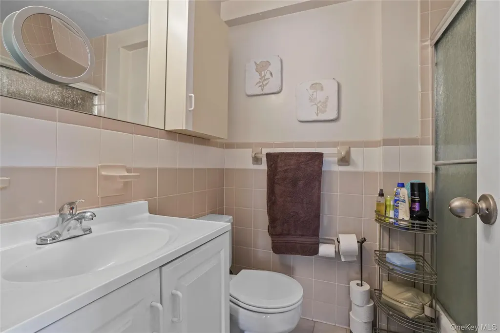 71-49 Metropolitan Avenue Middle Village NY 11379