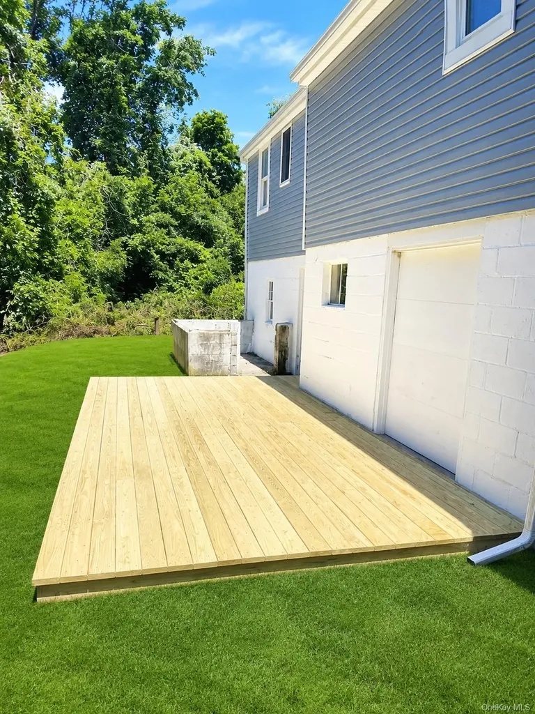 147 Freya Road Rocky Point NY 11778