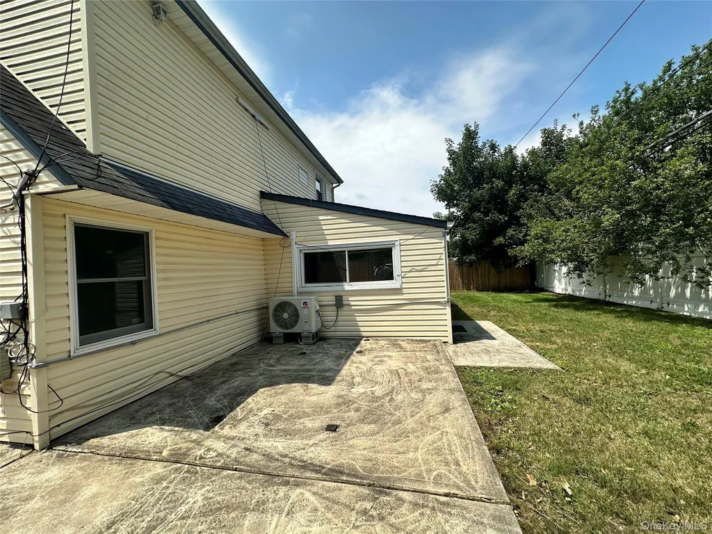 61 Friendly Road Hicksville NY 11801